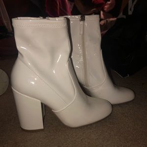 Steve Madden “Gaze” white boots worn once